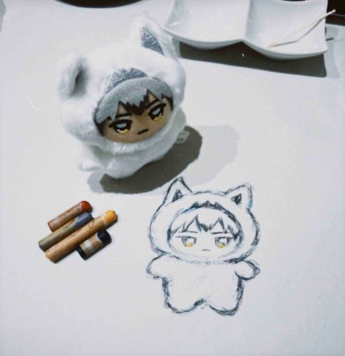 最初のぽすとはあいこんのやつにするわ。くれよんでおれのこと描いたらしいで。いいできや、いうて満足そうにしとったわ。