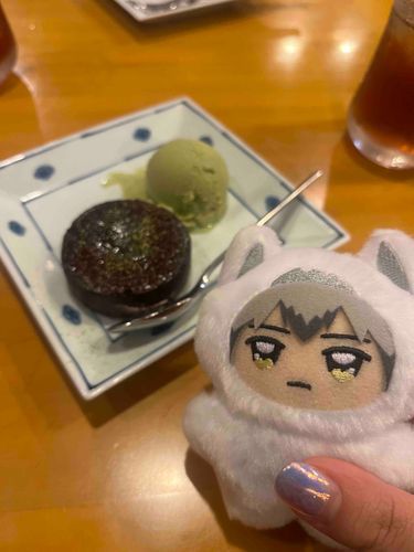 こっちはすぺしゃるせっとでついてきた、まっちゃのふぉんだんしょこらとあいすくりーむや。やっぱりまっちゃはええな。