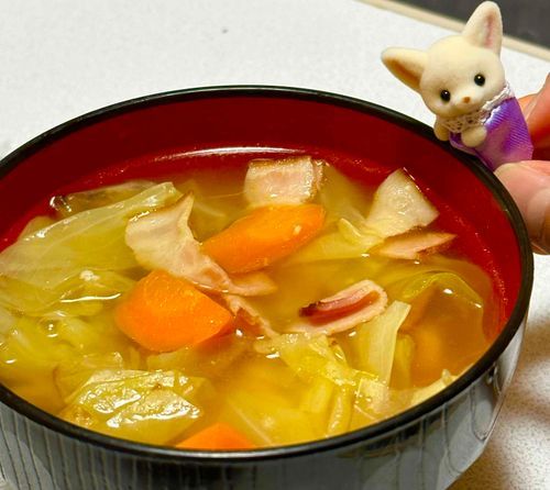 今日は某料理研究家さんのポトフだよ～。野菜に焼き目をつけてから煮込むから、野菜の甘みがでてと～っても美味しいよ～！