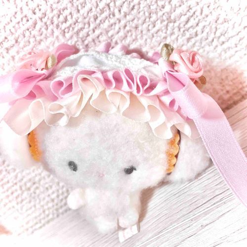 こぎみゅん用にヘッドドレスを作りました❕
所々不器用が見え隠れしていますが、可愛く仕上げられたと思います🍀