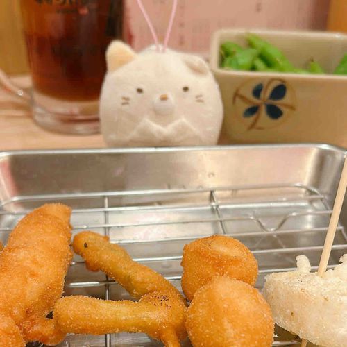 大阪に来ましたねこちゃんです
大阪といえば串カツだるま
たくさん食べすぎてまんまるです
