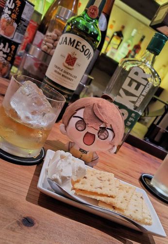 アイリッシュウイスキーを のみました！
〜あまめの クリームチーズと トリュフクラッカーを そえて〜