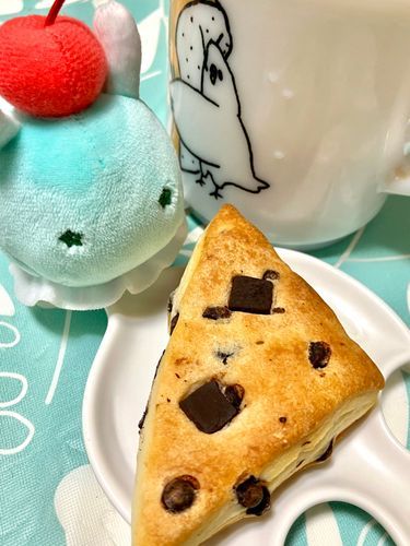 おうちで ティータイム だよ〜
ほんとうは もっと おかし たくさんだったのに おしゃしん とるまえに たべちゃった。