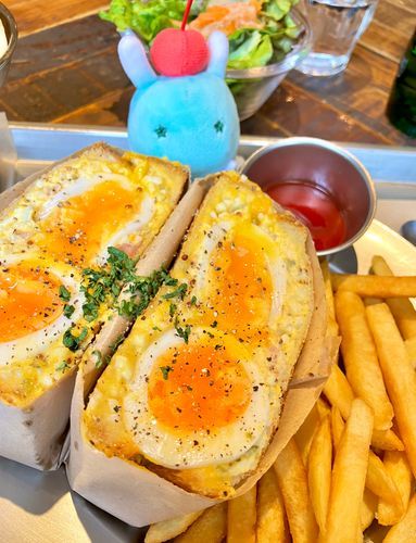 おでかけ したよ〜！
おいしい たまごサンド！！