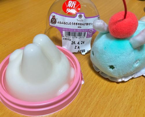 うさぎちゃん…？ 
おかおは ないの…？