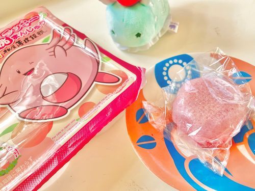 もらった おみやげで おちゃのじかん！
ももまんじゅう たべたよ〜！