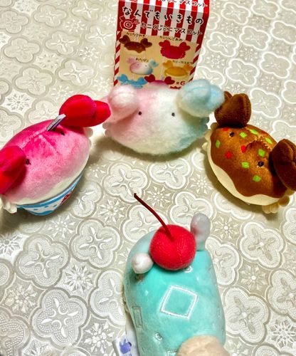 あたらしい おともだちが いっきに 3にんも きたよ〜
かきごおりと わたあめと たこやき の カニさん🦀 なんだって！
これから いっしょに おでかけ しようね〜！

「たこやきの カニさん」って なに？？