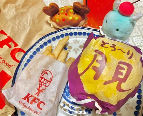 つきみバーガー たべたよ〜！
さいきんは いろんな ところで おつきさま うってるんだって？
ほかの おつきみも たべなきゃ！
