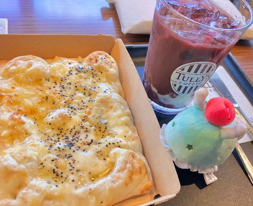 ちょっと おでかけ
ランチに ピザ たべてきたよ！
チーズ いっぱい おいしそ だね〜