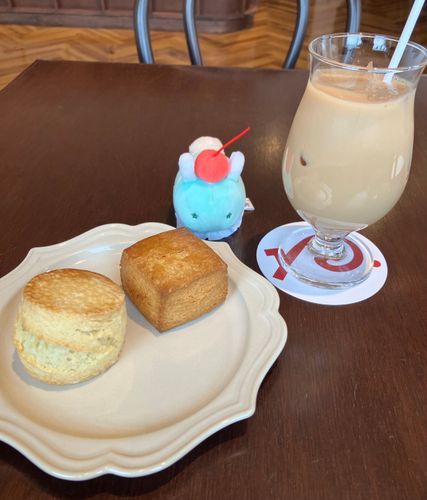 しずかな カフェで のんびり ティータイム したよ〜
スコーン おいし〜！