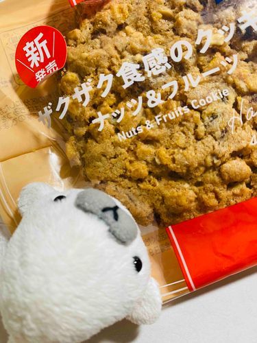 おっきいくっきーってさきにわってたべるは？
それともそのままかじりつくは？