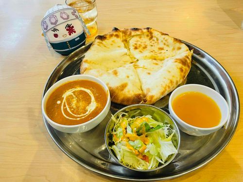 カレーです🍛
チーズナンです🧀