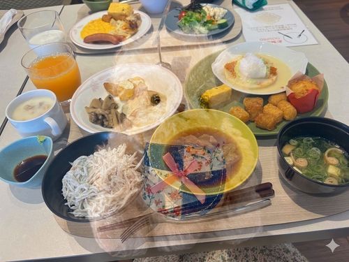 よるごはん も あさごはん も こむ は つれてって もらえんかった…