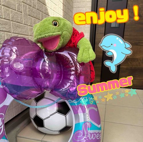 いえーい🐸
令和7年8月31日(日)
・
・
4男坊ちゃちゃまるだよぉ✨️
8月も終わっちゃうね!
今日がLASTデイだ~🌞
この夏、本当に暑かったなぁ~。何度バテたことか…。
でも、おうちプールしたり花火したり夏の思い出もたーくさん💕娘ちゃんも、息子くんも逞しく成長中👦🏻⭐️👧🏻
★娘ちゃんは夏休み満喫出来たかなぁ?🐸
明日から二学期のスタート✨️
10月は運動会があるし、たのしみだね💕︎夏休み中は体調崩すことはなかったよ🐸体が強い!娘ちゃん♪̊̈♪̆̈
★息子君はね、体調崩してて下痢1週間⇒発熱40.6℃を記録、座薬あまり効かない、食べない・水分拒否⇒右足親指に膿がたまる⇒BCG接種の跡が腫れる⇒解熱⇒機嫌が悪い、泣き過ぎて喉枯れ「👈イマココ」
小児科で突発性発疹かも?と言われたけど、発疹はないから違ったみたい💦
👦🏻⭐️