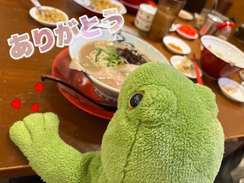 やっほー🐸
ちゃちゃまるだよぉ〰️‼️
投稿、3ヶ月ぶりになっちゃったみたい💦
ご主人様は毎日、家事育児に追われて大変そうだ😵💫🐸
4月は娘ちゃんの鼻風邪から始まり、息子くんにうつってご主人様にもバッチリうつってしまったよ🥲ご主人様、疲れがたまっていたのか、悪化の一途を辿ってしまい風邪からの気管支炎、咳喘息になって🫥
薬漬けの毎日だよ・・・
でも、やっと回復!
しばらく風邪ひきたくない😮💨健康の大切さを改めて感じるご主人様なのでした😌
2026.5.10は母の日だったね💐
家族でラーメンを食べに行ったよ~🐸実は、ちゃちゃまるは母の日がお誕生日🎉(我が家へ来てくれた日)
ちゃちゃまる2歳のお誕生日おめでとう🐸🩵
息子くんは1歳9ヶ月になりました🙌8月には、ちゃちゃまると同じ2歳になるよ🥰早いな〰️!