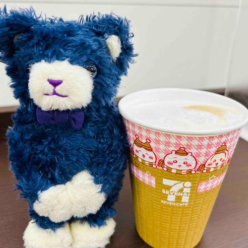 おさんぼの　とちゅうで　セブンカフェで　きゅうけいちゅうだよ
