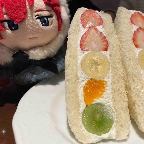フルーツサンドです
とってもたくさんフルーツ🍓🍊がはいっていました！
