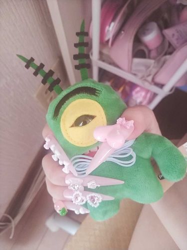 ネイル新しいやつ買ったプランクトン似合う