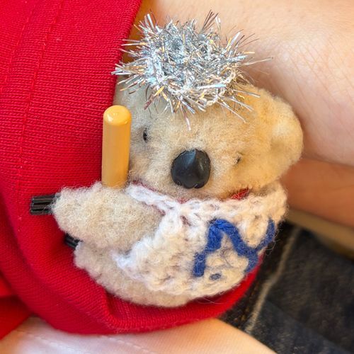 おともだちのみんな、なげですよ🐨🐿️🐢🐼なげはかぞくのすまほのせいでろぐいんができなくなってちまい、あたらしいあかうんとを、かぞくに、つくってもらいましたよ🐨😁

かぞくの、てに、つかまりいどうを、しているときのしゃしんでーす🐨😃