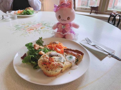 うさももとごはんに行ってきたよ♪
キッシュおいしい〜💕