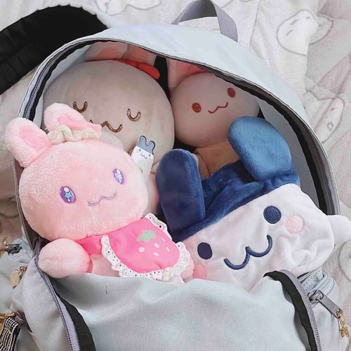 リュックの中に潜り込んでるうさぎたち