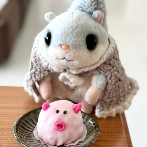ぶたさん　まんじゅう
なかみは　ぶた　でなくて
れんようほう　てな　うましの　やつだた
ぶた　だたら　どしよ　とおもた