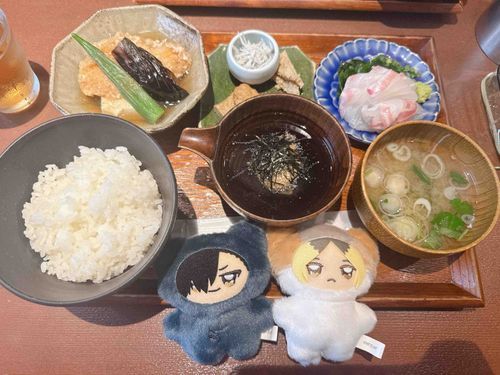 おさかなごはんにちみクロもニッコリ