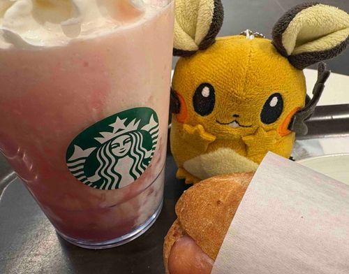 スタバの白桃フラペチーノンネ！爽やかな甘さで美味しいンネ〜！