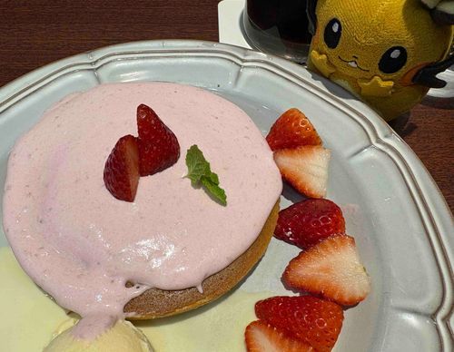 苺のホットケーキンネ！疲れた時には甘いものンネ〜！