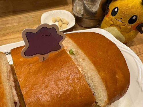コメダ珈琲のメタモンの明太エビカツパンネ！でっっかいンネ！またポケモンとコラボしてくれて嬉しいンネ…！