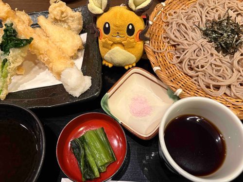 天ぷらとざる蕎麦ンネ！天ぷらは桜塩で頂いたンネ〜！
