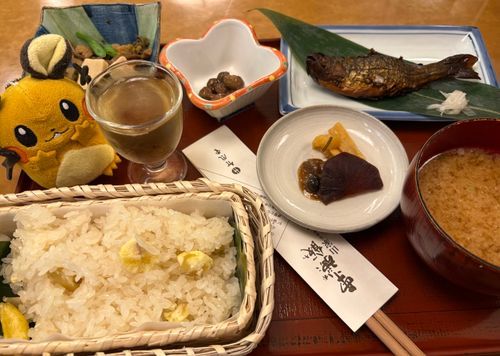 栗おこわの定食ンネ！栗が甘くて最高ンネ！