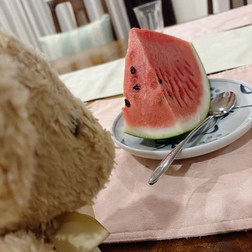 祝日でおやすみだから、スイカ食べたよ