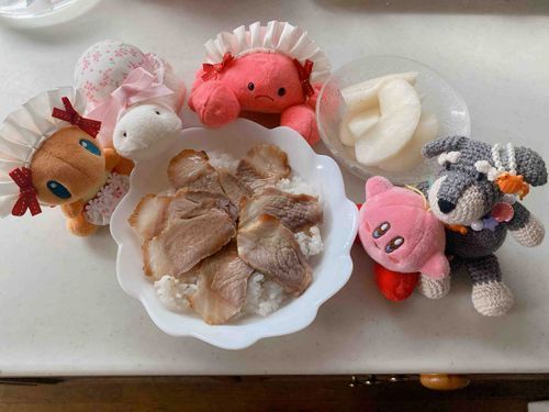 自家製チャーシューをご飯に乗せて…♡
梨も食べちゃおう！！