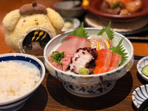 ししょ
おさしみ おいしいスか？
らーめんと どっちが すきッスか？
……もちろん いちばんは
み・ち・ぬ！ッスけどね！