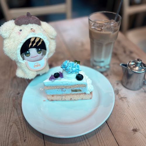 あじさい ケーキ
おいしそうッスね
きれいで たべるのが
もったいないッス