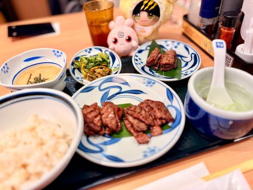 ししょ
ぎゅうたんと みちぬ
どっちが すきッスか