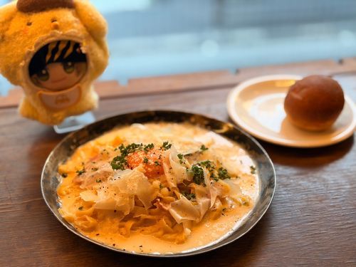 おっきな パスタッス！
パンも ついてて
おなか パンパンに
なるッスね
……ししょ？
あいまもぎ ってなんスか？