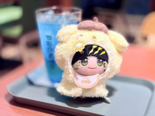 きれーな あおいろ ッスね
ソーダ？スかね
えっ ライチあじ なんスか！？