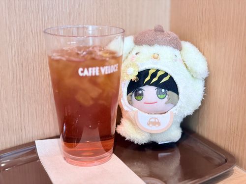 まいにち あめで
やんなっちゃうッスね
かふぇで ちべたい
のみもの ごくごくして
すっきり ぷはー ッスよ！