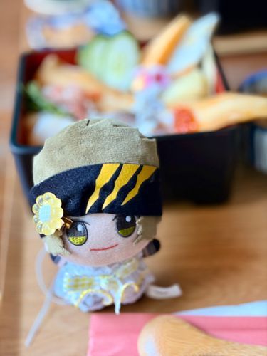 ほーせき ばこ ッス！
かいせん どっさり！
え？あなご
たべられ ないッス……？
ししょ！
じぶん ぱくぱく
よゆう ッス！
