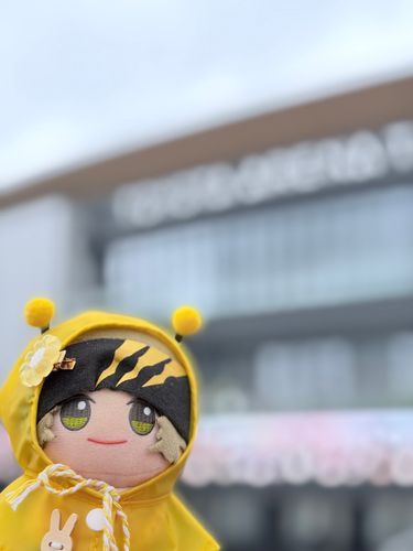 とよた ありな
あめ もよー ッス

じぶんは あまがっぱ
ししょに もらった ッスから
へーき へーき ッス