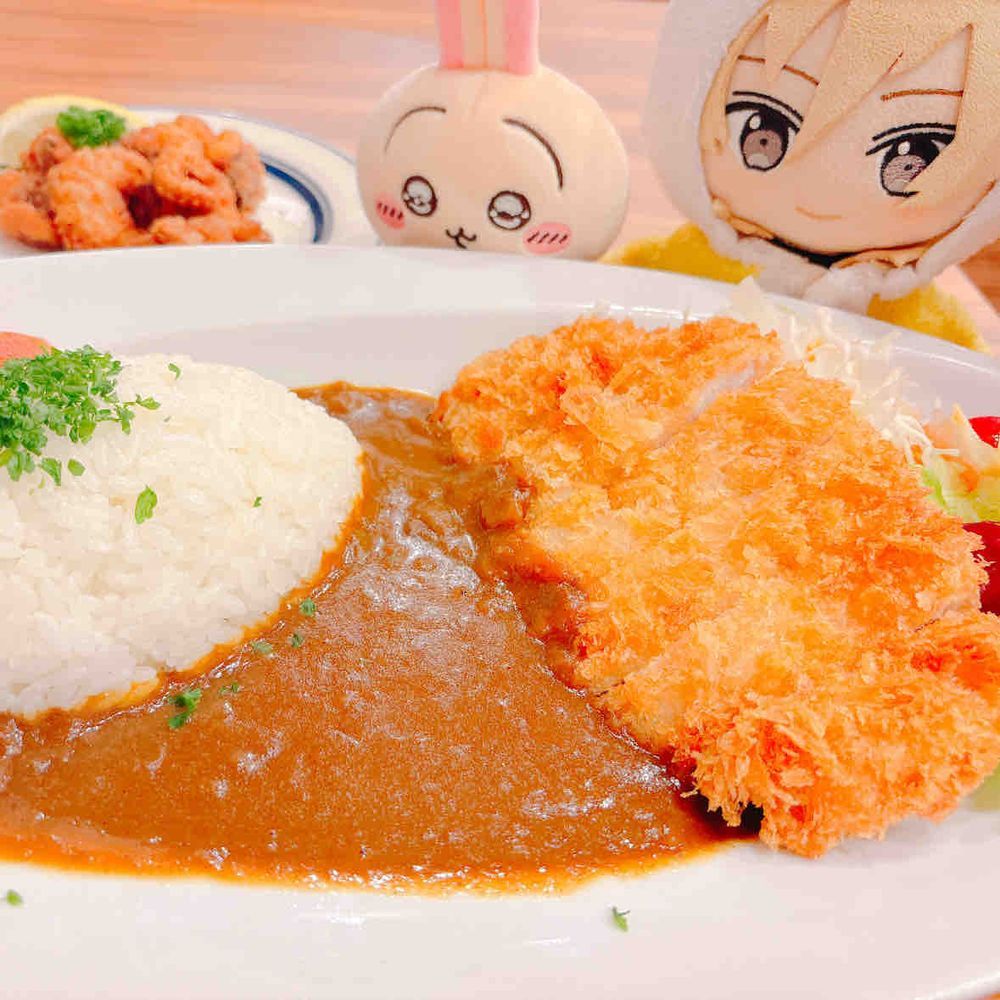きょうは やぬしちゃんと ねいるいったり えいがみたり のんびり おさんぽ してきたよ！
ばんごはんは ごうかに ぎんざらいおんの かつかれー✨
あ！うさぎちゃんが ねらってるよ！はやく たべなきゃ なくなっちゃうかも😣💦