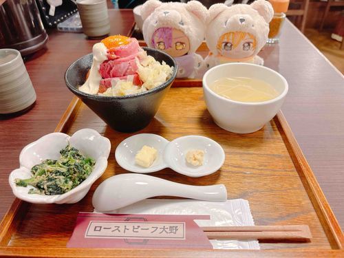🥩🍚👀👀
