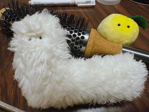 お手入れしてもらったよ
ふわふわになったでしょ
ブラシの方が毛虫っぽいよね