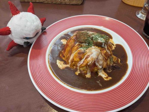 メル「ビーフシチューオムライスです。おいしいよ」