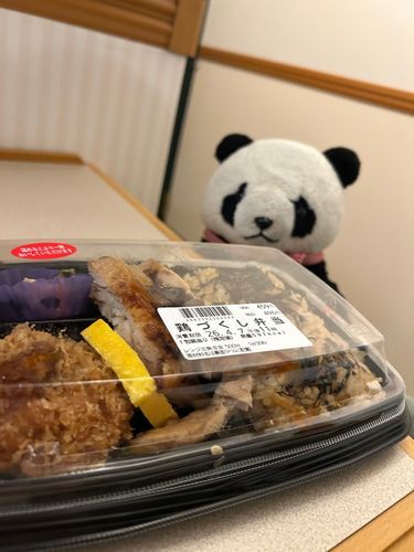 🎀「美味しそうなお弁当だね...ちょっと食べてあげようか？」