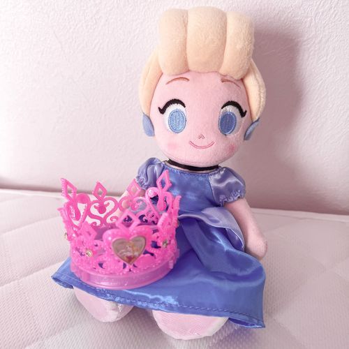 めちゃくちゃ久しぶりの投稿(×_×)
かわいいディズニープリンセスのガチャガチャ見つけたから回したらオーロラ姫だった♪♪