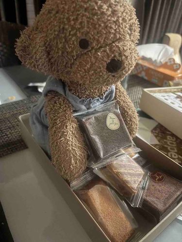 おかしゃんがもらったお菓子のつめあわせ、などさんがぜーんぶもらっちゃうの！！！