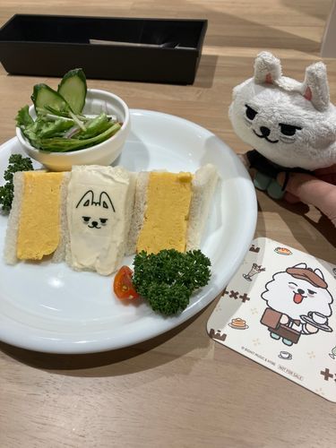 ぼくの こらぼかふぇ にいってきた🐰
ぼくがいた🐰
かわいかったけど たべものになっていて ちょと こわかった🐰